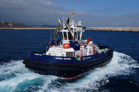 Cerro tug at Port Revel